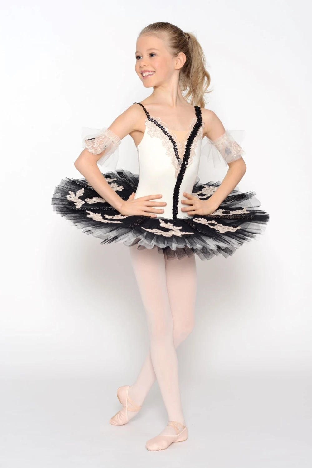 DSD0320 Girl's Costume, With Decorations 3 DSD0320 Girl's Costume, With Decorations