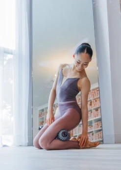 TT006VG Vibrating Peanut Foam Roller -Grishko Dance Wear Store 0100000000004512 5 5 20Vibrating20Peanut20Foam20Roller 4 jpg 638772783860000000