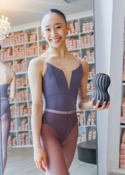 TT006VG Vibrating Peanut Foam Roller -Grishko Dance Wear Store 0100000000004512 7 7 20Vibrating20Peanut20Foam20Roller 6 jpg 638772783870000000